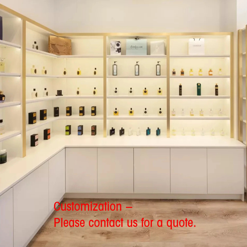 Interior Design Dubai - ร้านน้ำหอมหรูหราแบบดูไบ ออกแบบตกแต่งภายใน ชั้นวางโชว์เครื่องสำอาง ชั้นวางน้ำมันหอมระเหยแบบติดผนัง ทำจากไม้ รุ่น